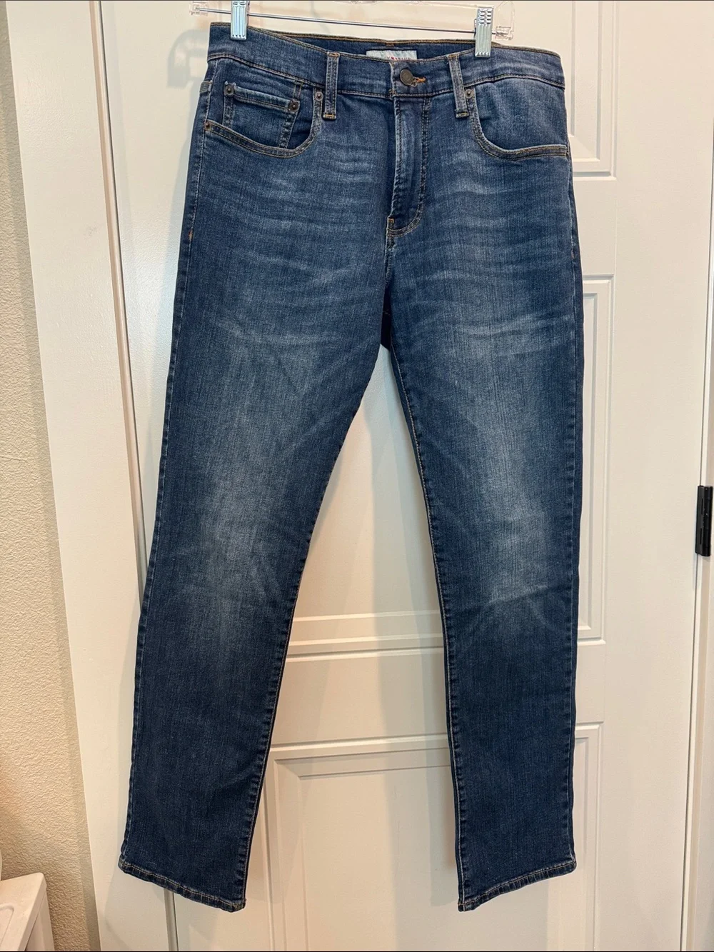 Lucky Brand Men's Dark Blue Athletic Straight Jeans 30x30